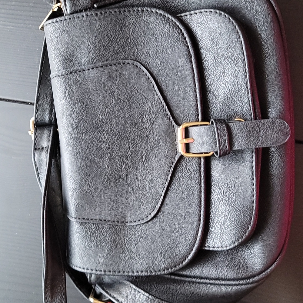 Purse CROSS body style.